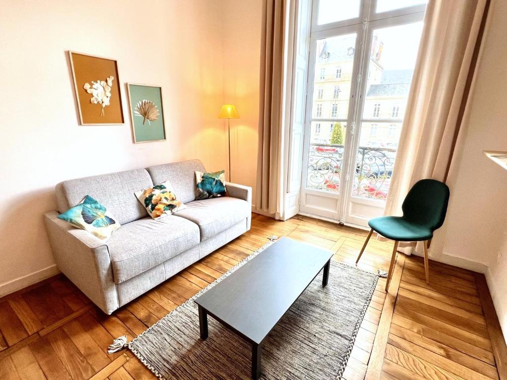LAMENNAIS DROITE - Appartement Rennes 6P - 1