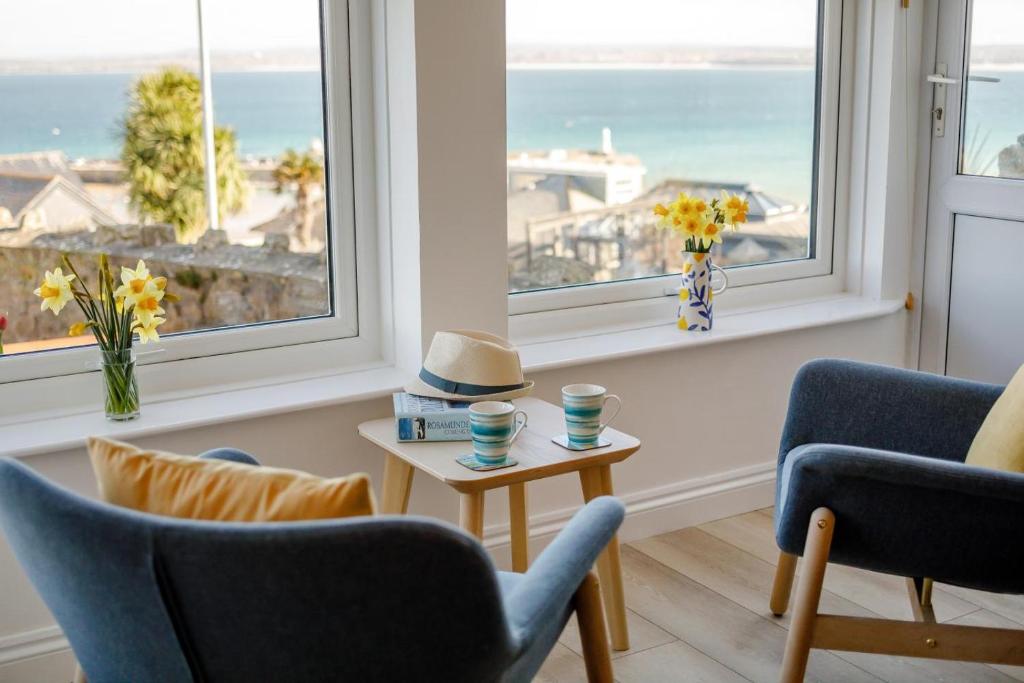 1 Seabirds House, St Ives