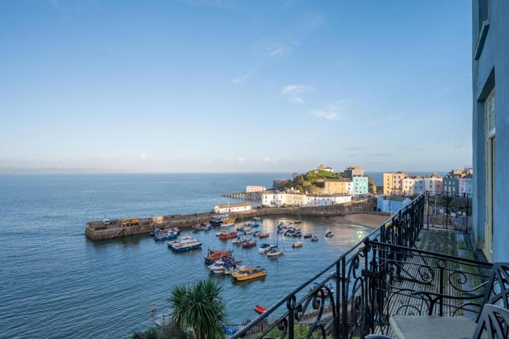 Dewi Emrys Hafod y Mor, Tenby