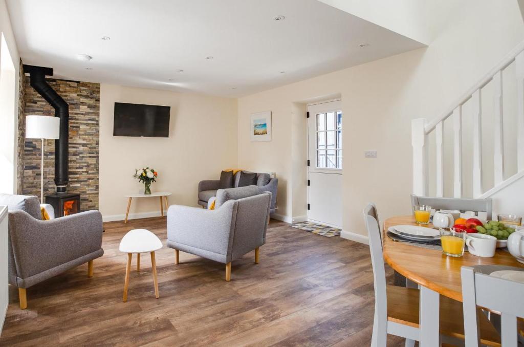 Bwthyn Clyd, Llanddyfnan