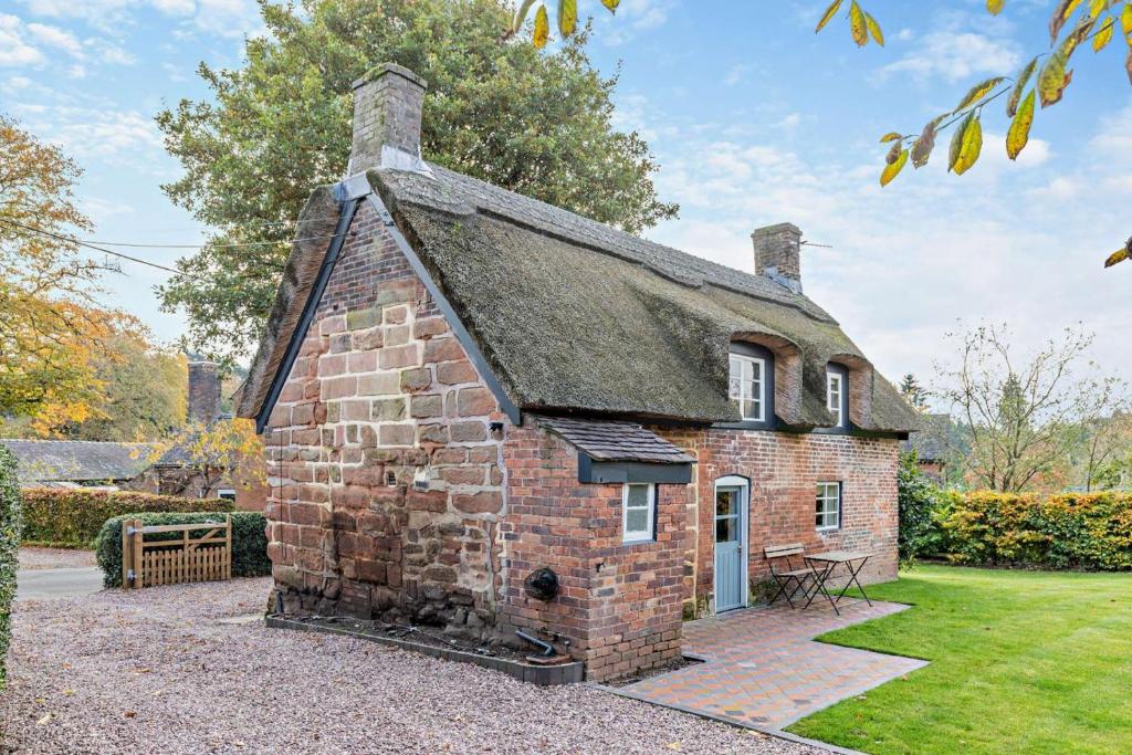Oak Tree Thatched Cottage, Eccleshall