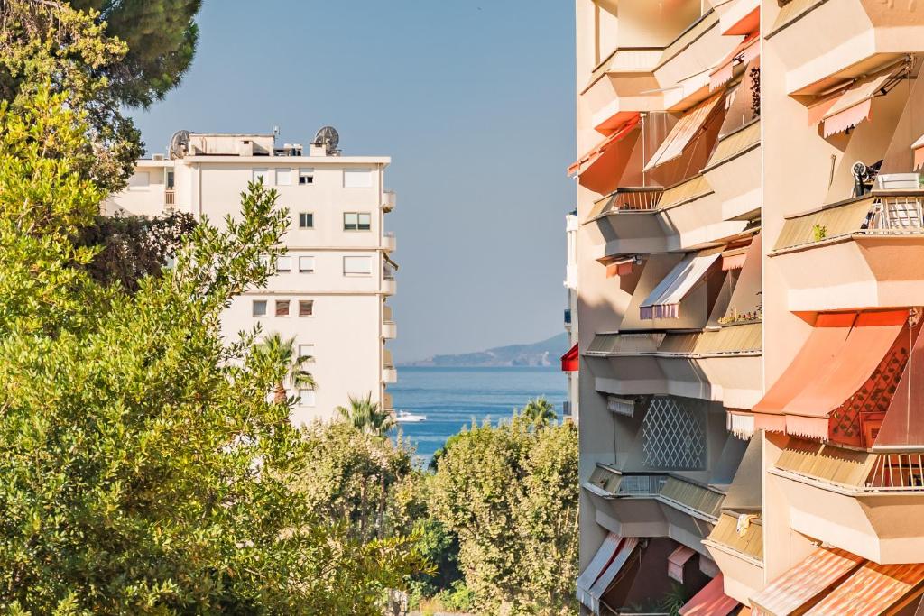 Studio rénové avec grande terrasse - Climatisation - Aperçu mer - 5