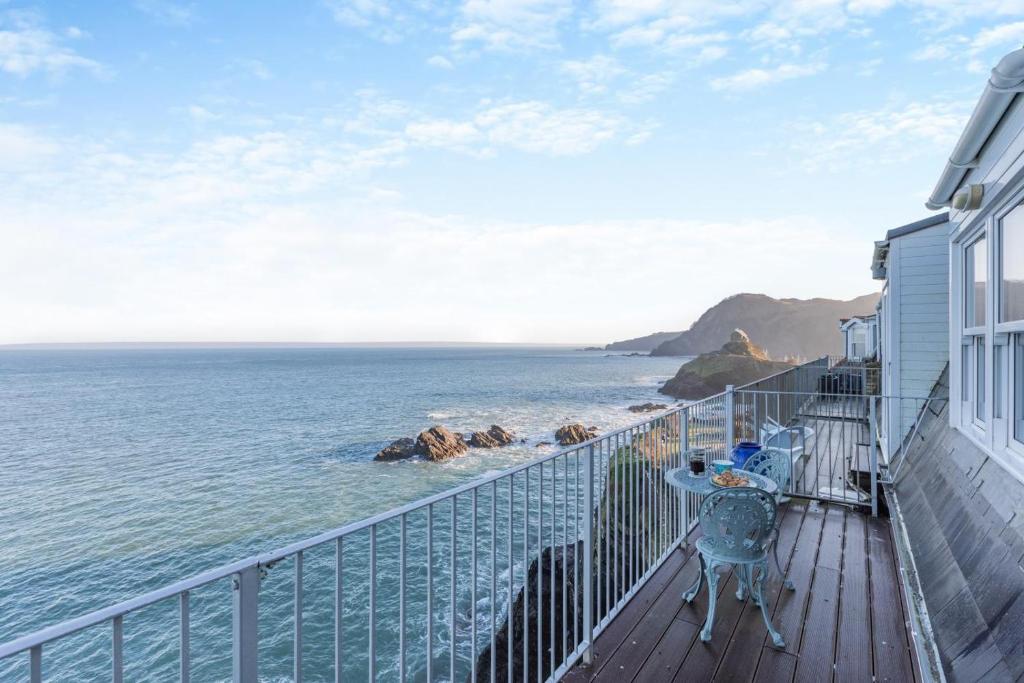 9 Oceanside, Ilfracombe