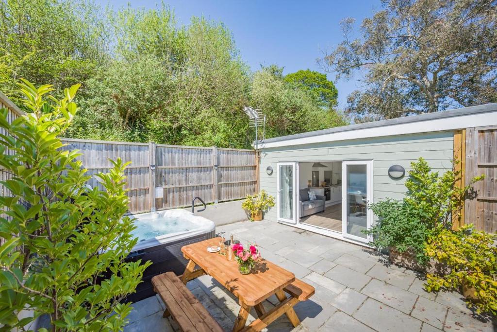 Honeysuckle - Bude, Bude