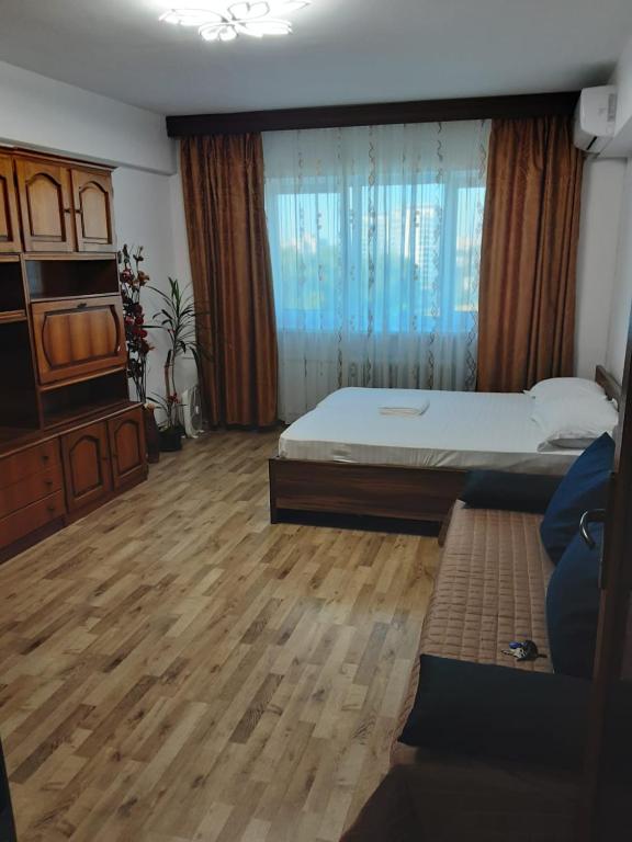 Garsoniera Irina, Bukurešť