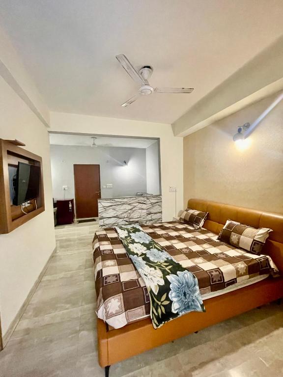 ZenRoofs- Studio Flat, Vrindavan