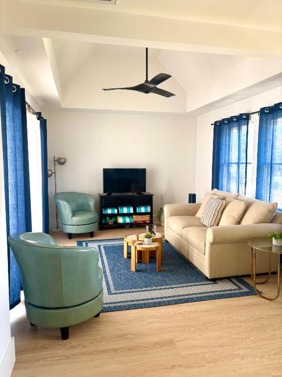 Bright, Stylish 2BR, 2 Bath Near Beach with Outdoor Shower, Belmar