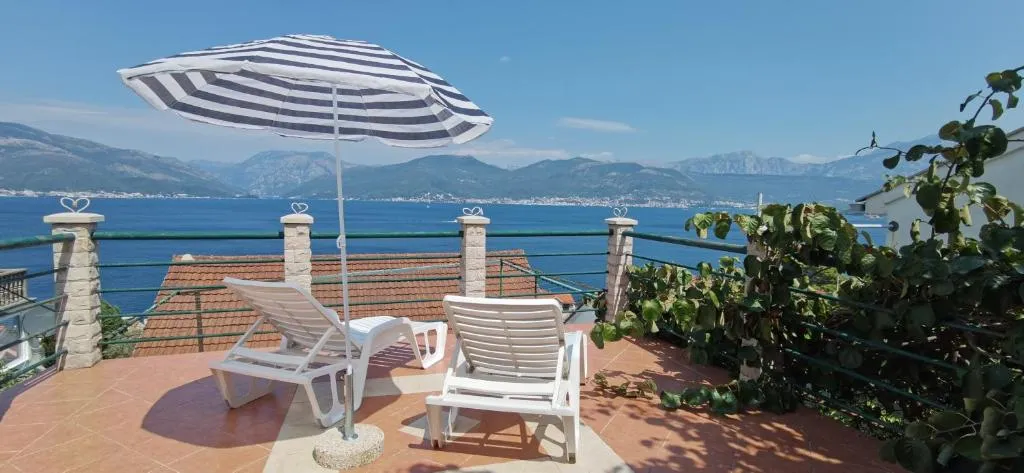 Apartments with panoramic terrace, hotell sihtkohas Krašići