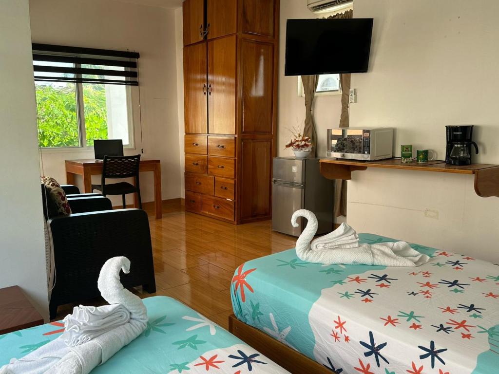 The Finch House (La Casa del Pinzón) - 2