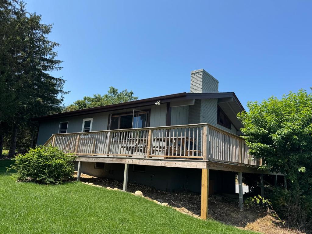 Harbor View - Newly Renovated, Montauk