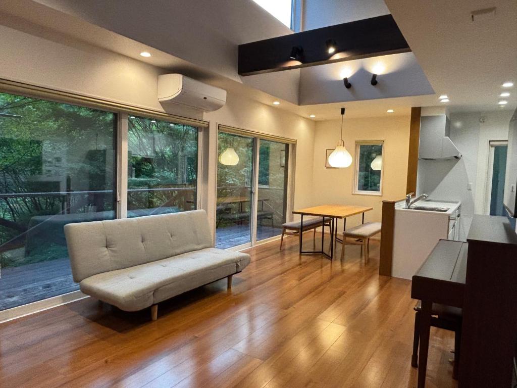 晴耕雨読の家#Outlet#Karuizawa station10mins by car#Wifi&Max11ppl#Pet OK#BBQ, Karuizawa