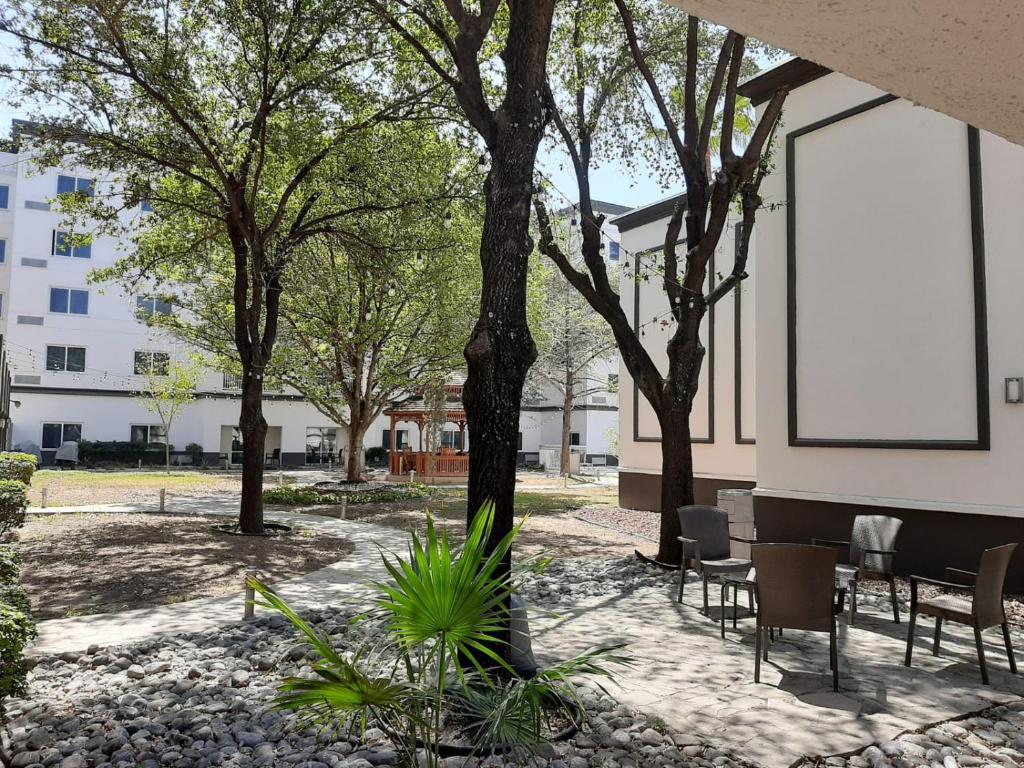Courtyard Monterrey Airport - 2