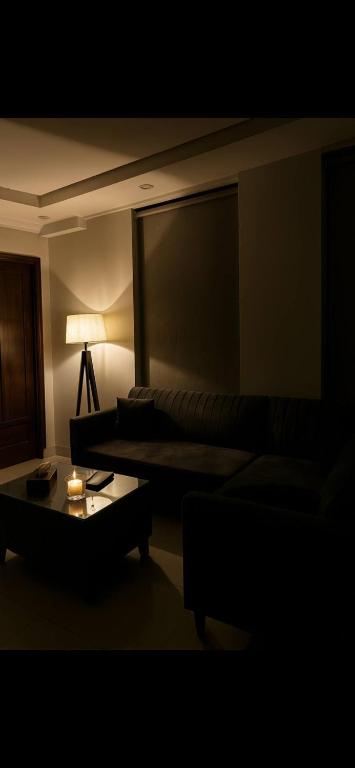 Eiffel Escape Stylish 1BR with Tower Views, Lahore