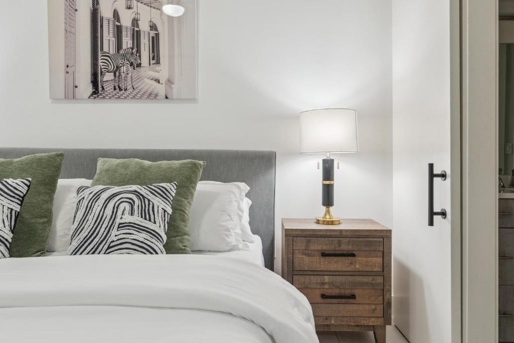 Chic Modern Loft Prime Location No 302, Dallas