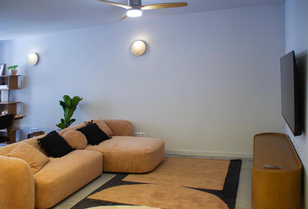 Premium & Quiet 2-Bedroom Apartment in Tenerife City Center by Casa Paul - 3