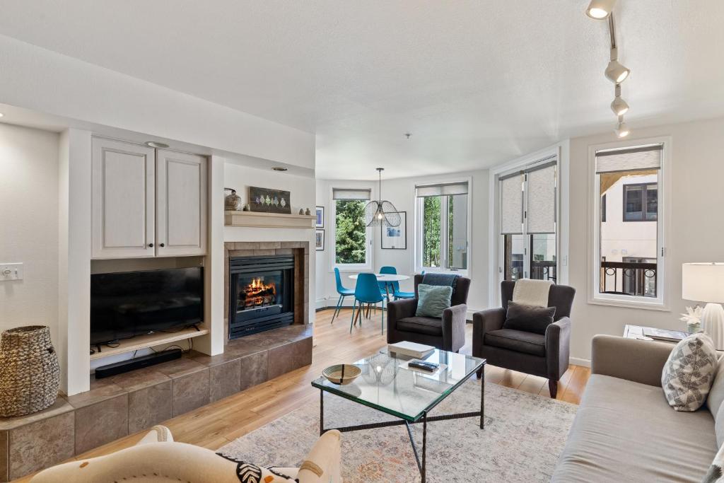 Meadows Hanover 4, Steamboat Springs