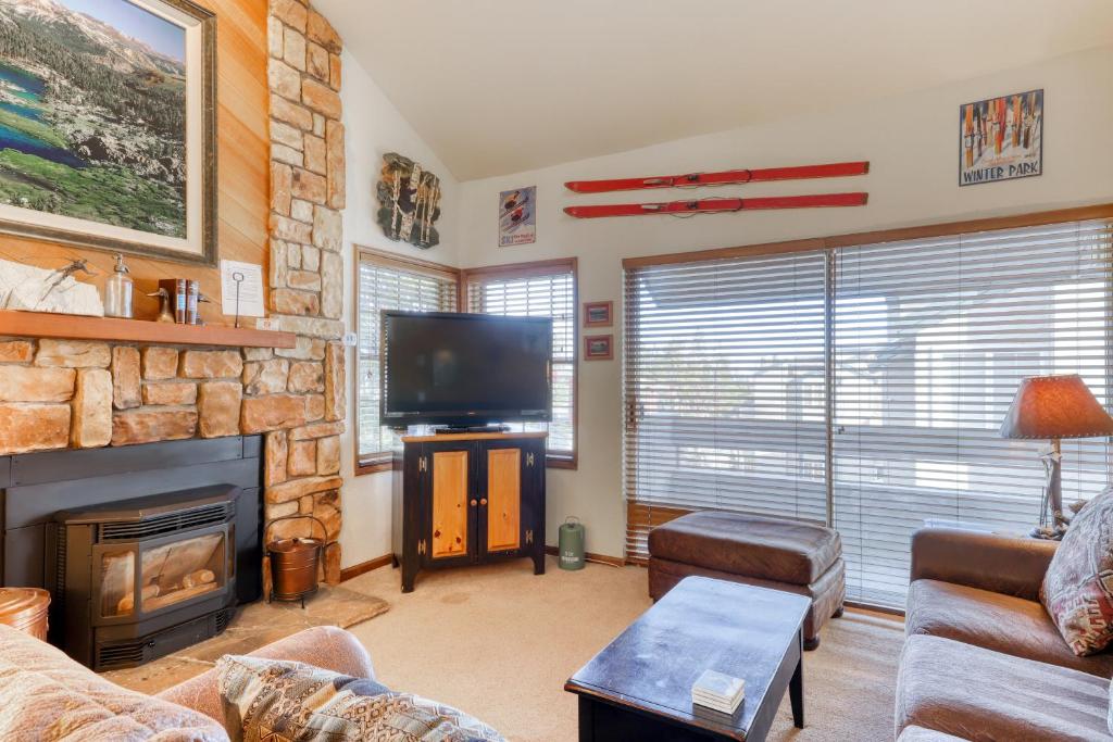 Sierra Megeve 16, Mammoth Lakes