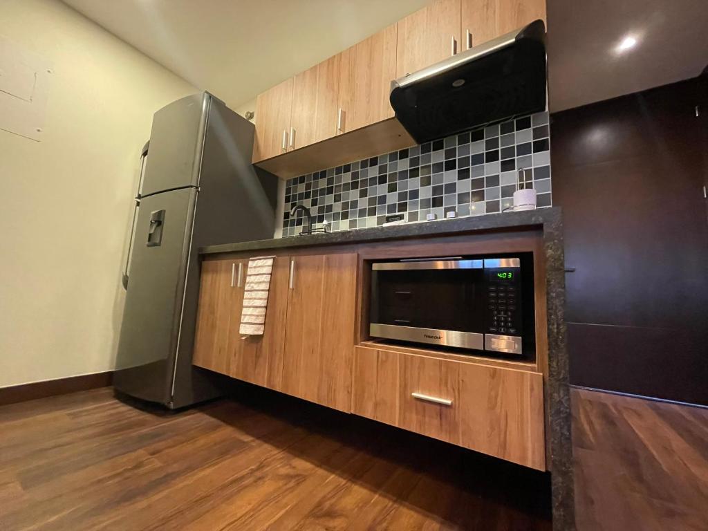 Premium Studio near Oviedo Mall, El Poblado- Balcony, AC & Fast WiFi - 5