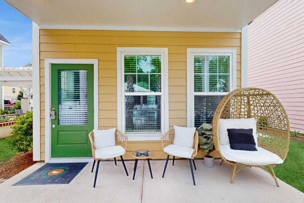 Bowen Village 6110, Charleston