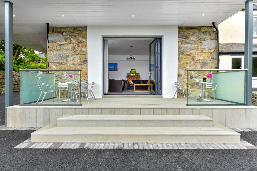 The Hollies, Llanbedrog