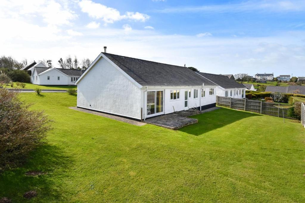 15 Lon Cernyw, Abersoch