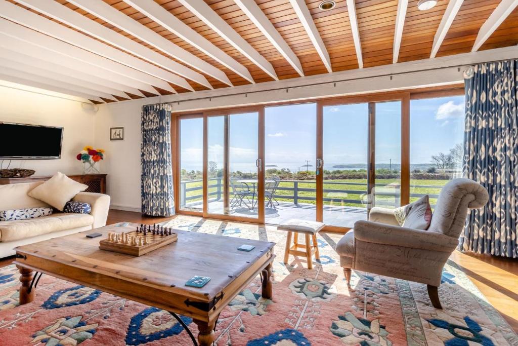 Cae Cerrig Uchaf, Llanbedrog