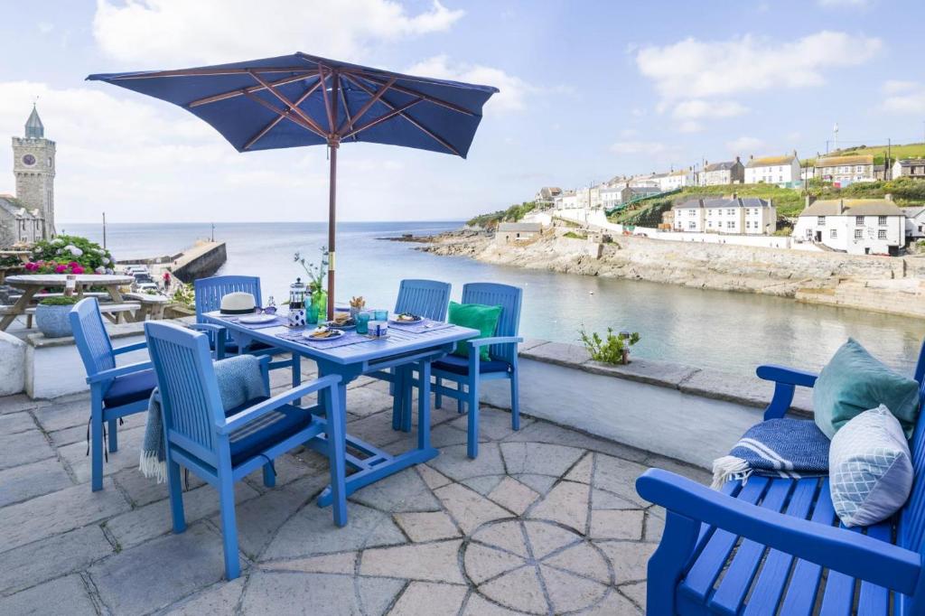 12 Bay View, Porthleven