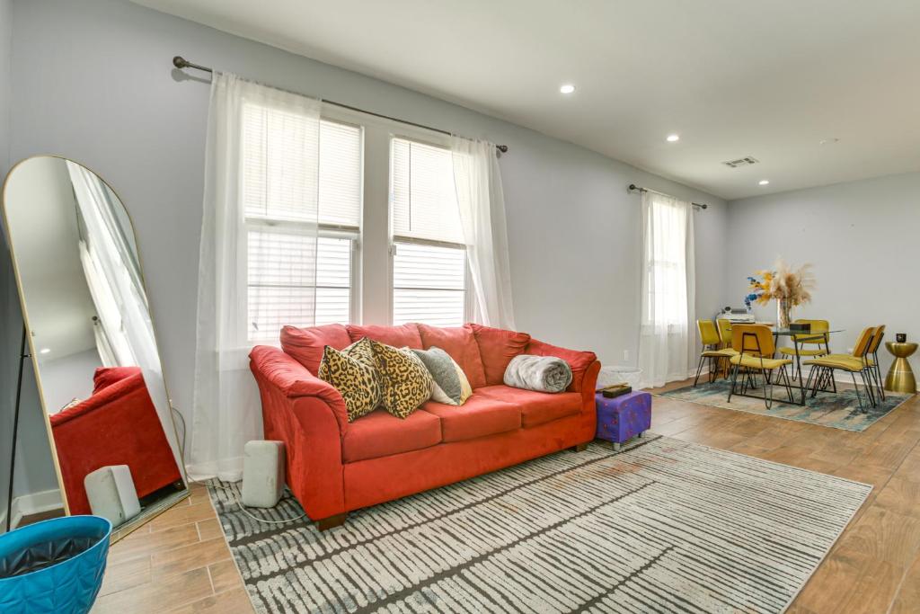 Work and Play Colorful Home in Heart of NOLA!, New Orleans