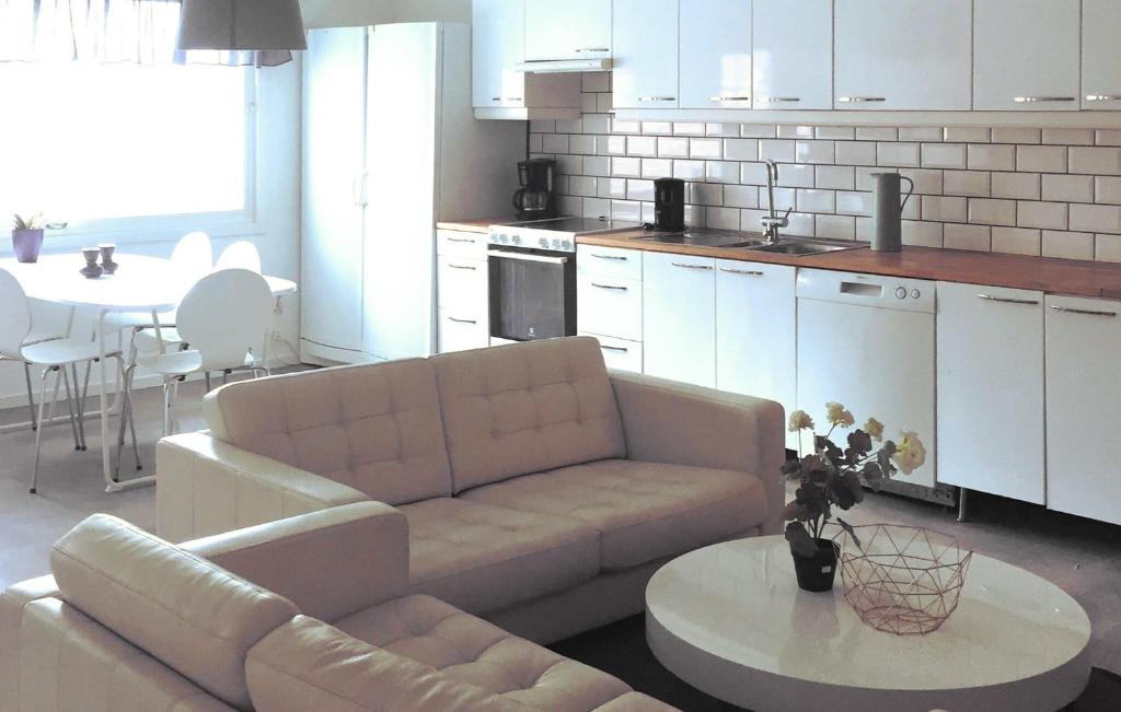 3 Bedroom Stunning Home In Kårböle, Kårböle