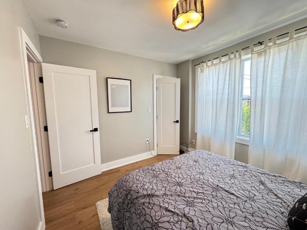 NICE Updated Apartment near Metro, Washington