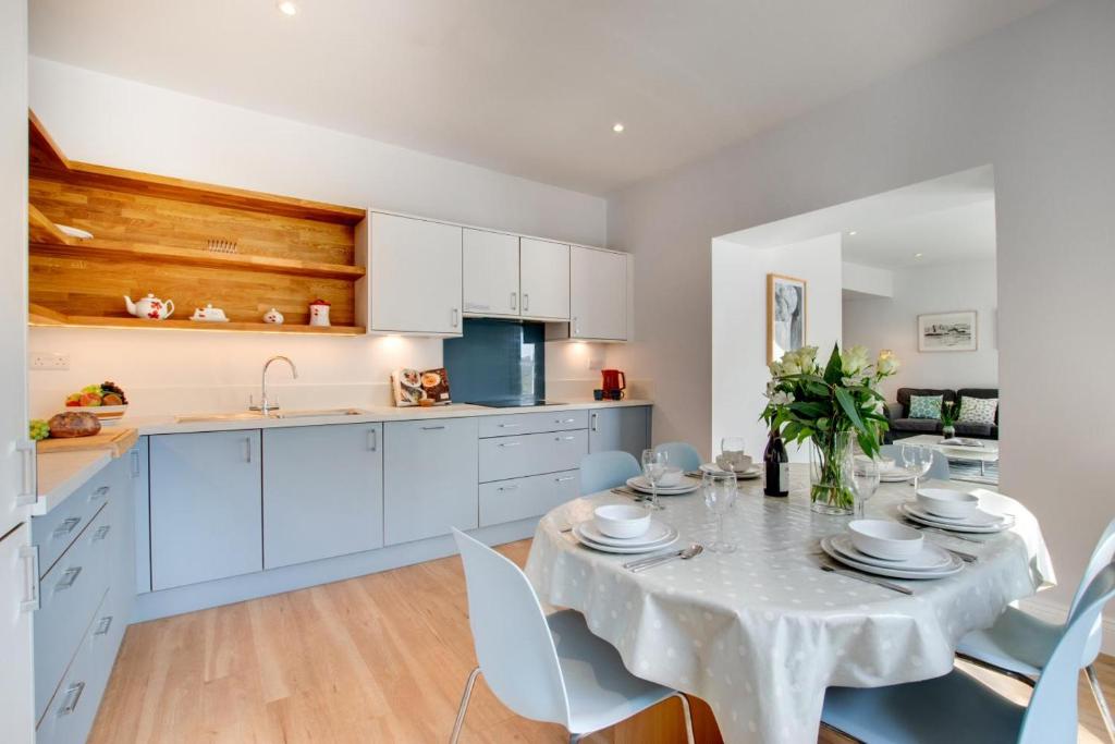 Aquarius, Saint Levan