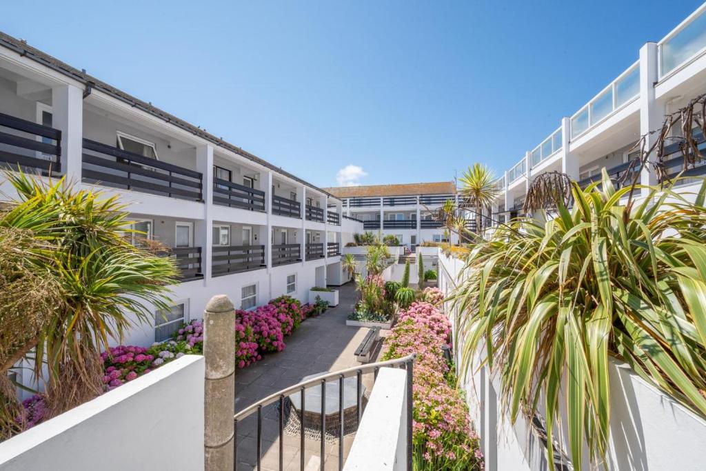 18 St Nicholas Court, St Ives