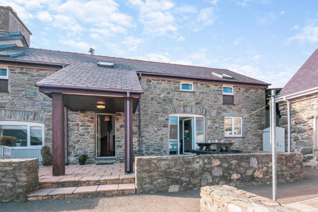 FFerm Y Stabal, Llanfaethlu