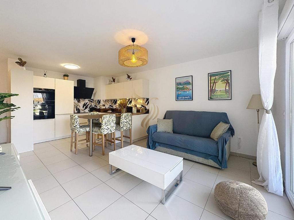 T2 Evasion Azur, 4p, sea view, terrace, parking, Fréjus