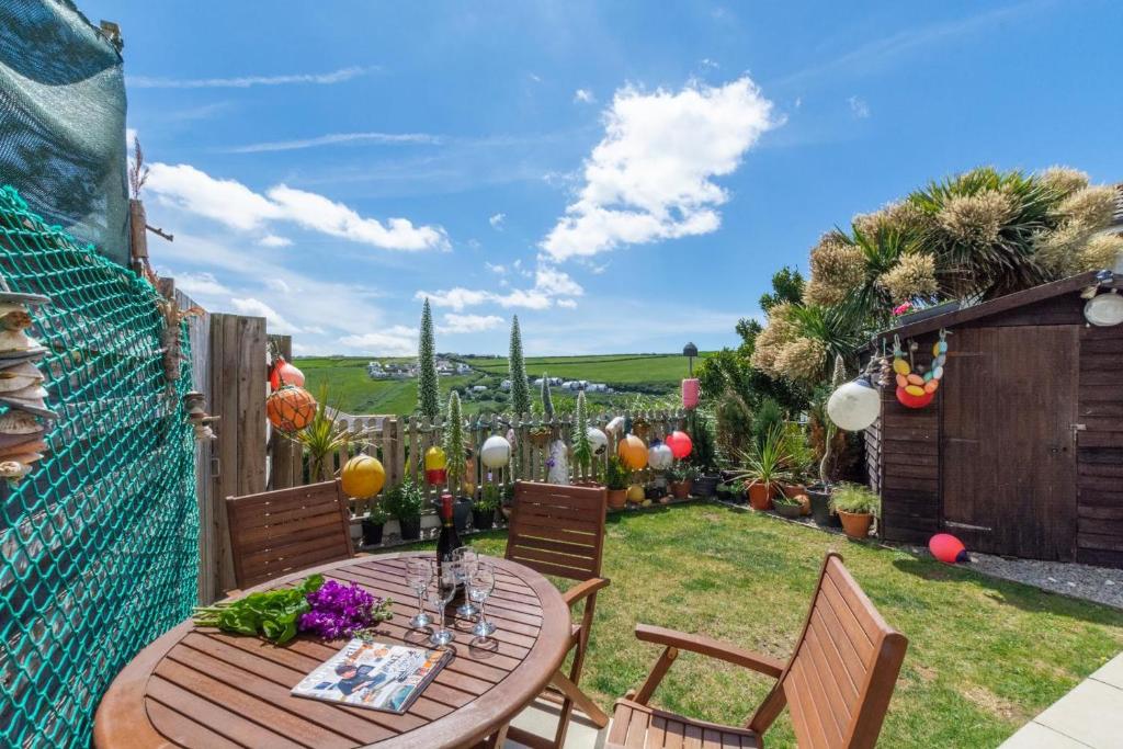 The Buoys, Mawgan Porth