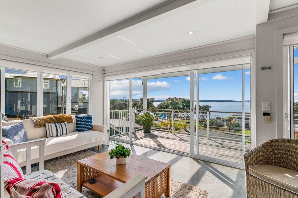 Oli Kai - Algies Bay Holiday Home, Matakana