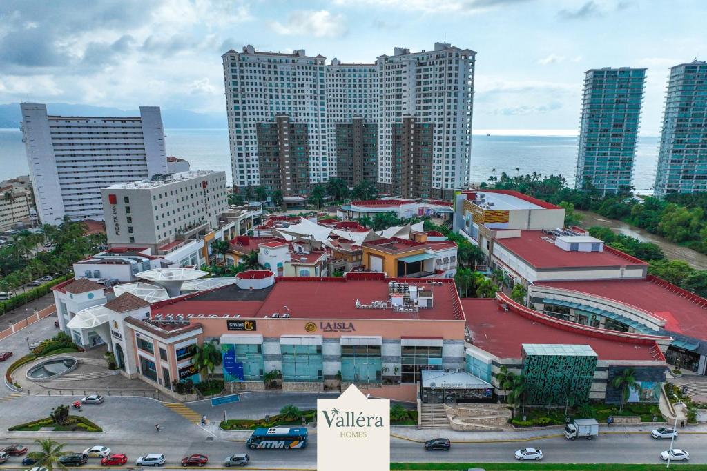 Grand Venetian, Ocean front condo By Valléra Homes - 5