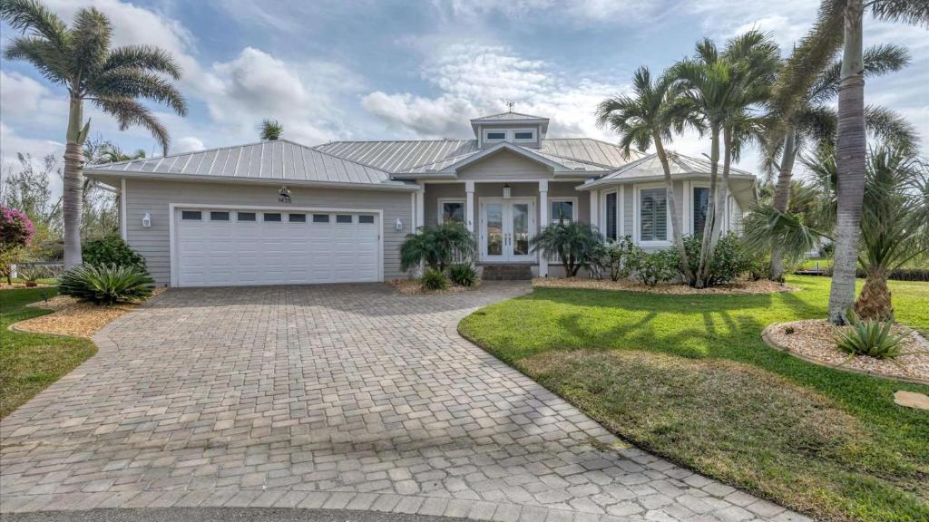 GRH11496 - Charlotte Harbor Area - 3 Bed 2.5 Baths Villa, Punta Gorda Isles