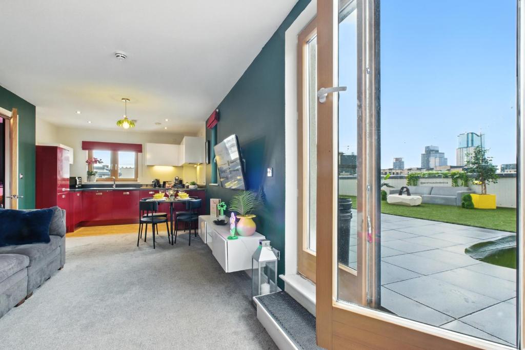 Penthouse Botanica- Wyndale Signature Stays, Birmingham