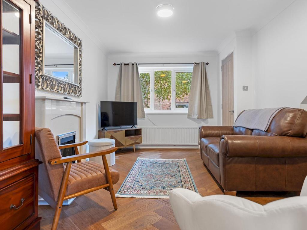 Beautiful Renovated Central Home in York with Free Parking Pass The Keys, York