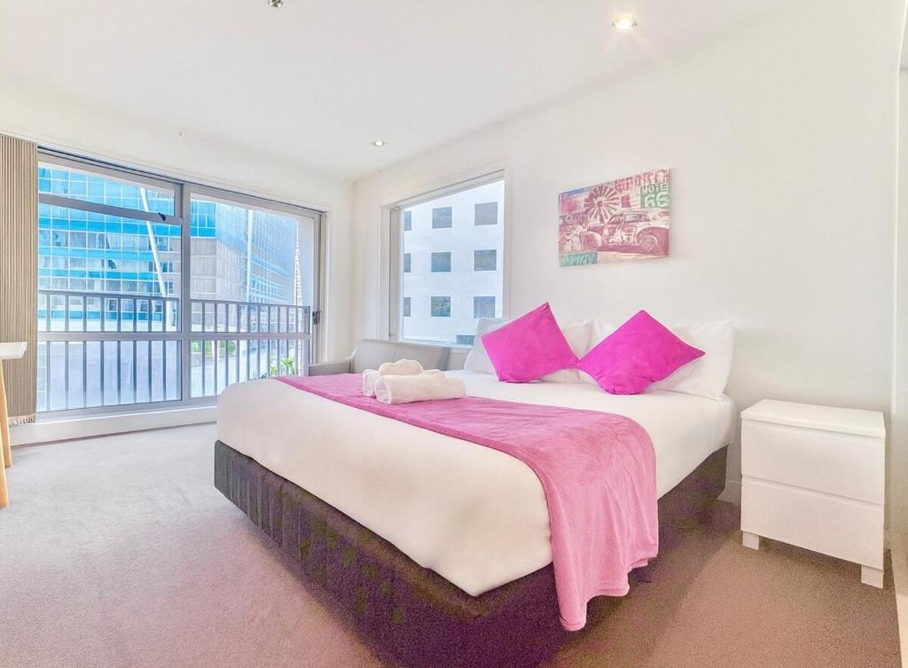 Central 1-Bed Apt Gym & Pool 5min to Harbour, Auckland