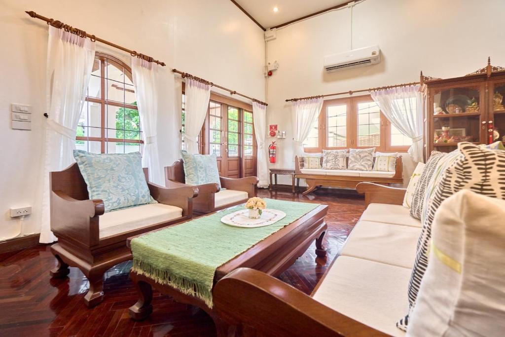 Home at Nimman Beautiful Thai-feel House 3BRs Prime, Čiang Mai