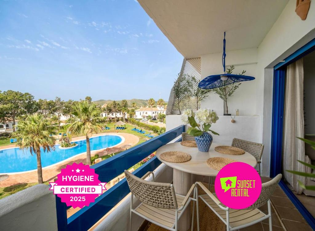 Sea view modern apartment with 4 pools and terrace, Castillo de Sabinillas