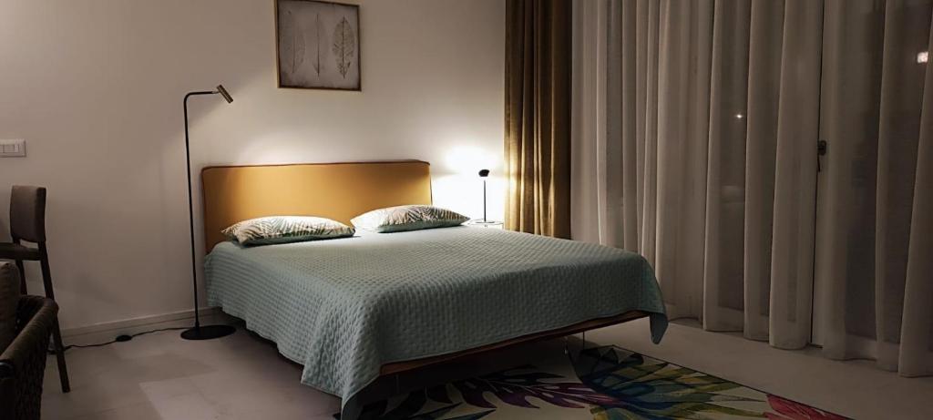 Waterfront Studio Apartment - Marina Village - 5
