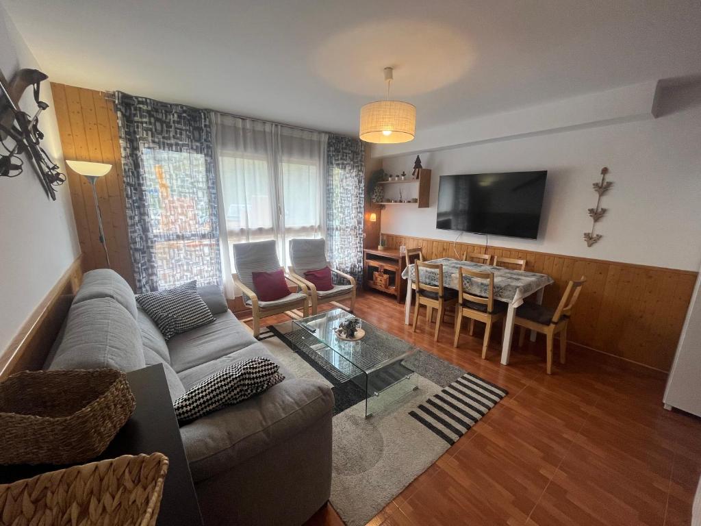 Apartamento a pie de Pistas con Parking Privado - 5