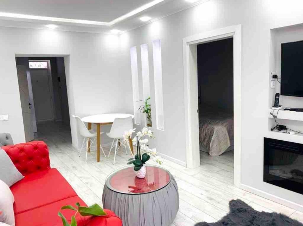 Avshan Natavan, Baku