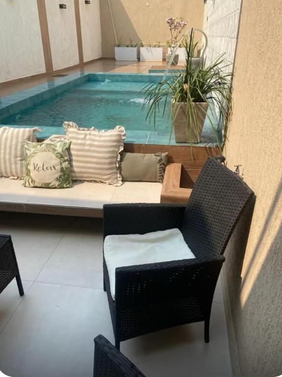 Casa con piscina privada en Asunción, Paraguay - 1