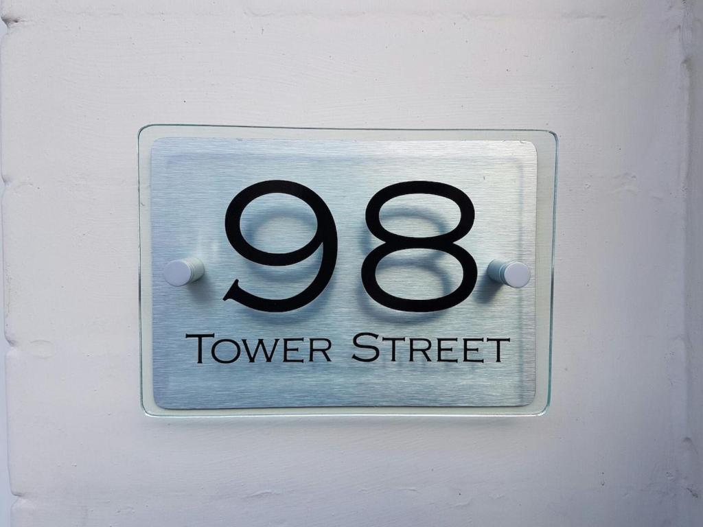 Tower St Cranes Murals Titanic 3br-6guests, Belfast