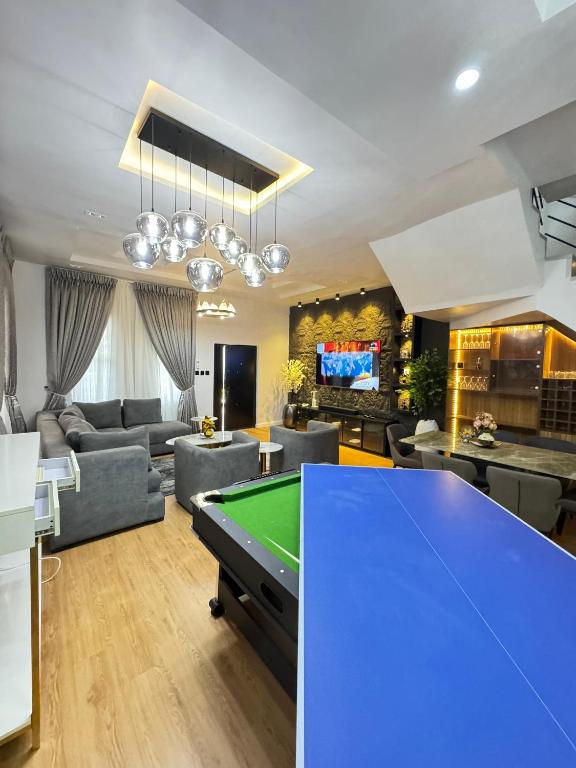 Prenkob Home, Lekki
