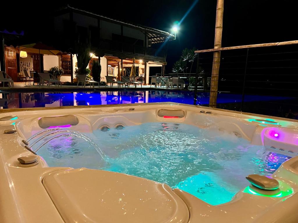 Outstanding FarmHouse jacuzzi & pool near Medellin - 4